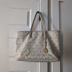 Michael Kors Vanilla Jet Set travel bag